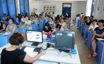 2022学期中班保育员工作总结8篇